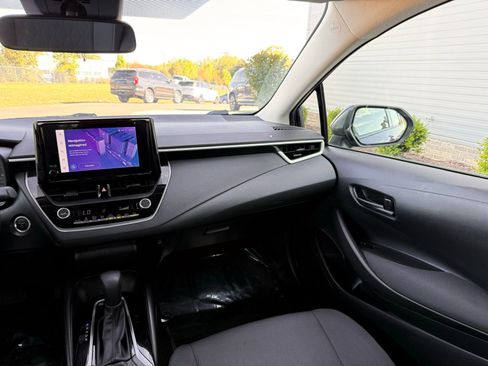 Used 2024 Toyota Corolla LE w/ LE Convenience Package image 27