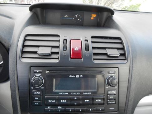 Used 2015 Subaru Forester 2.5i Premium AWD/4WD image 39