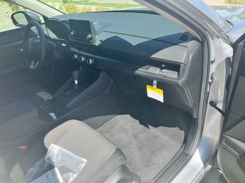 Used 2025 Honda CR-V LX image 36