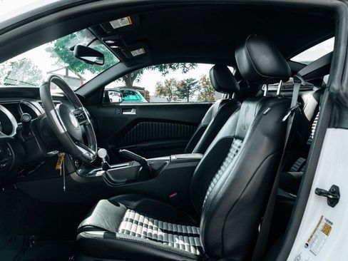 Used 2011 Ford Mustang Shelby GT500 RWD image 19