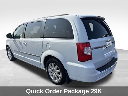 Used 2015 Chrysler Town & Country Touring FWD image 3