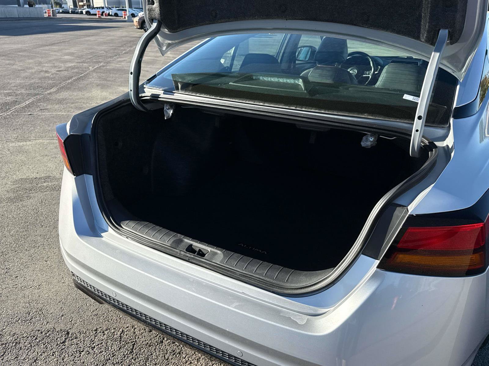 Used 2025 Nissan Altima 2.5 SR FWD image 16