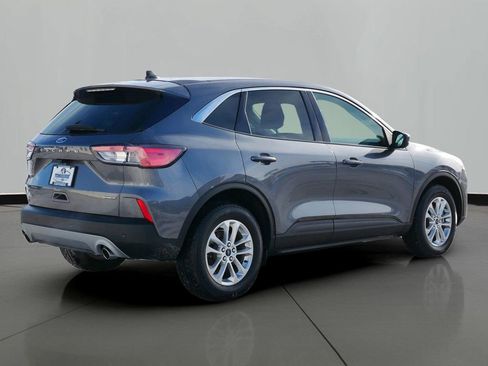 Used 2021 Ford Escape SE image 3