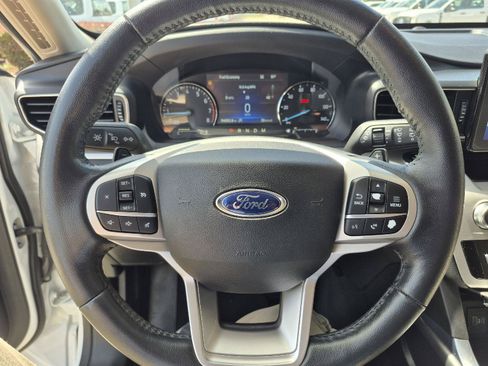 Certified 2020 Ford Explorer XLT w/ Equipment Group 202A RWD image 8