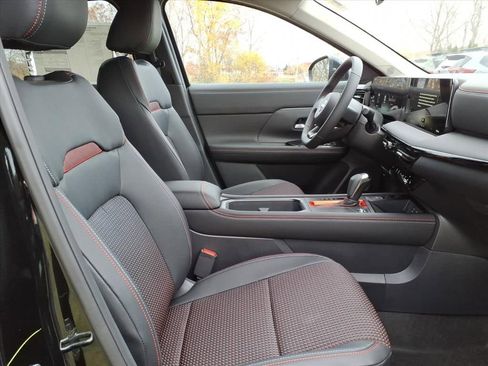 New 2026 Nissan Kicks SR w/ Cold Weather Package image 7