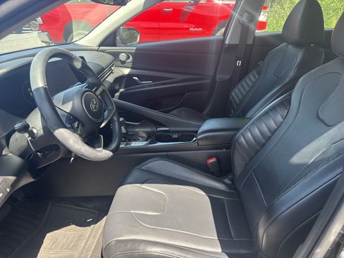 Used 2023 Hyundai Elantra Limited FWD image 2