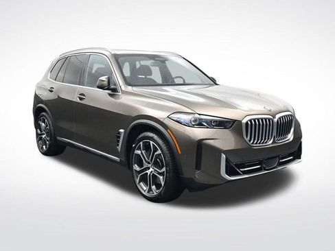 Used 2025 BMW X5 xDrive50e w/ Executive Package image 2