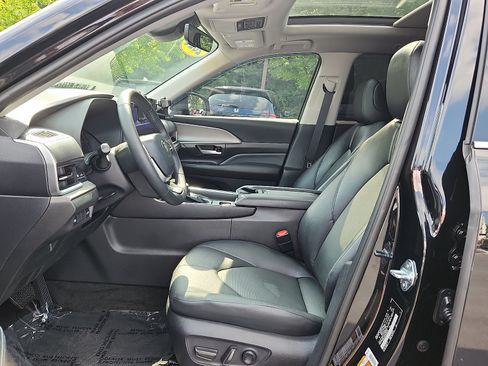 Used 2026 Toyota Grand Highlander AWD Hybrid image 13