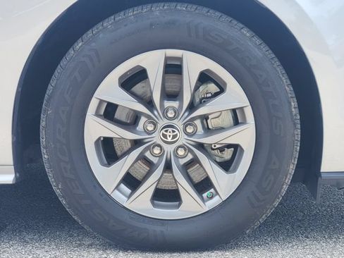 Used 2022 Toyota Sienna XLE FWD image 11