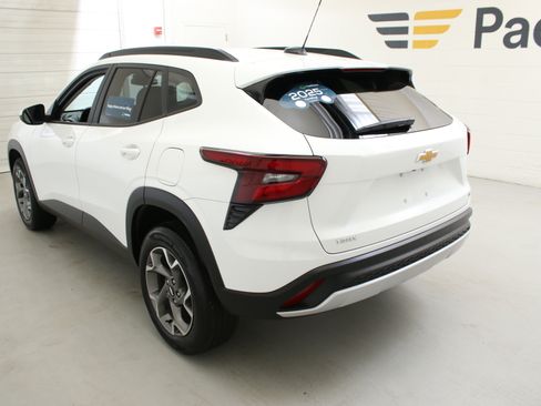Certified 2025 Chevrolet Trax LT w/ Driver Confidence Package FWD image 7
