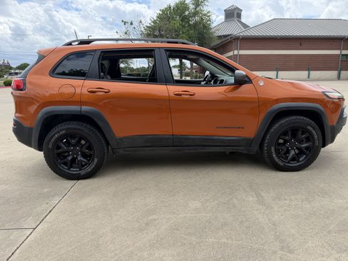Used 2016 Jeep Cherokee Trailhawk w/ Trailer Tow Group AWD/4WD image 8