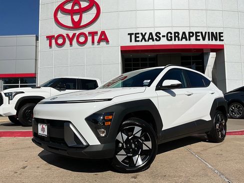 Used 2025 Hyundai Kona SEL image 2