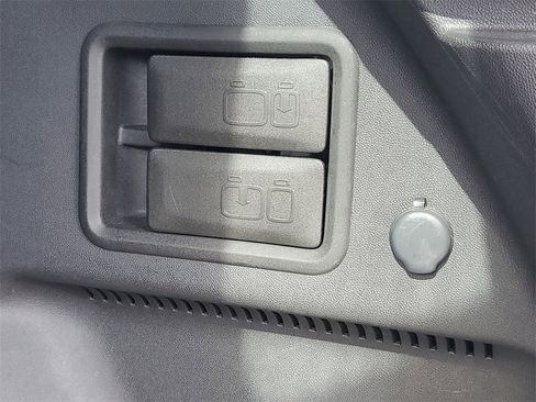 Used 2023 Chevrolet Equinox LT image 9