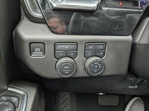 Used 2025 Chevrolet Silverado 2500 LT image 18