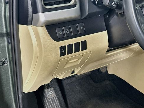 Used 2019 Toyota Highlander XLE FWD image 17
