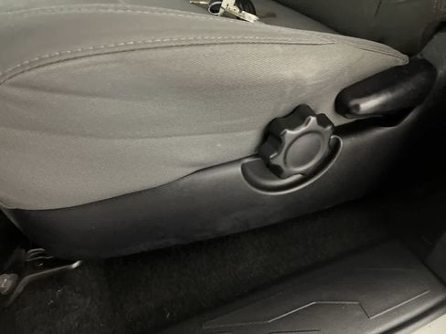 Used 2020 Toyota Tacoma SR image 14