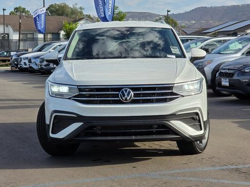Used 2023 Volkswagen Tiguan SE image 3