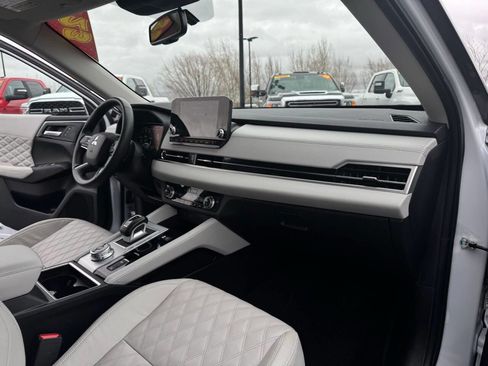 Used 2023 Mitsubishi Outlander SEL image 38