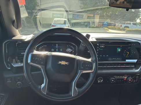 Used 2023 Chevrolet Silverado 1500 LT AWD/4WD image 27
