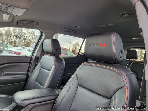 Used 2023 GMC Acadia AT4 w/ Technology Package image 9