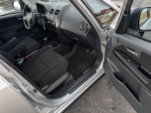Used 2011 Suzuki SX4 AWD Hatchback image 29
