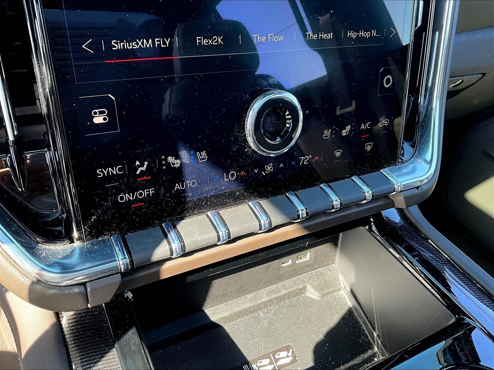 Used 2026 GMC Yukon Elevation w/ Elevation Premium Package AWD/4WD image 15