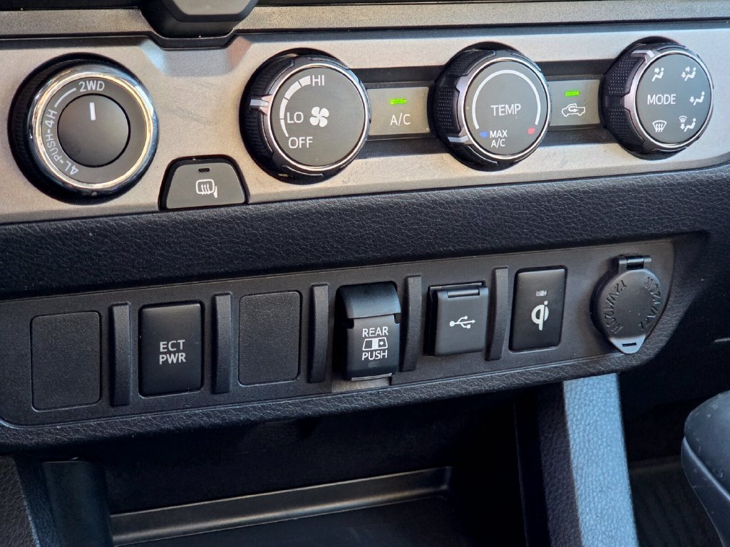 Used 2020 Toyota Tacoma TRD Off-Road AWD/4WD image 30