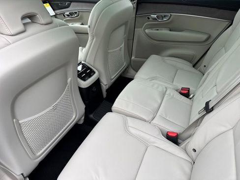 New 2026 Volvo XC90 T8 Ultra w/ Protection Package Premier image 11