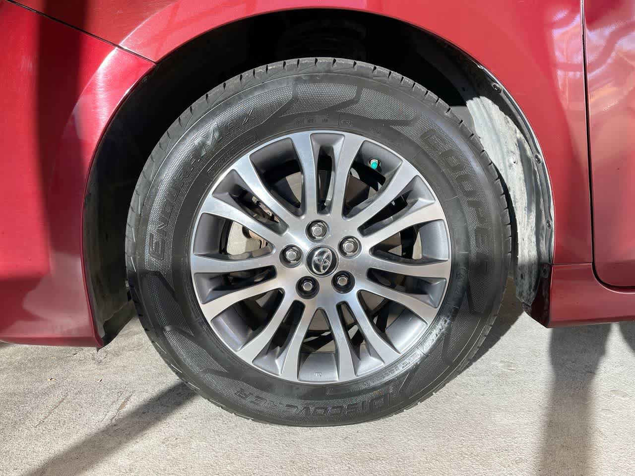 Used 2018 Toyota Sienna XLE FWD image 10