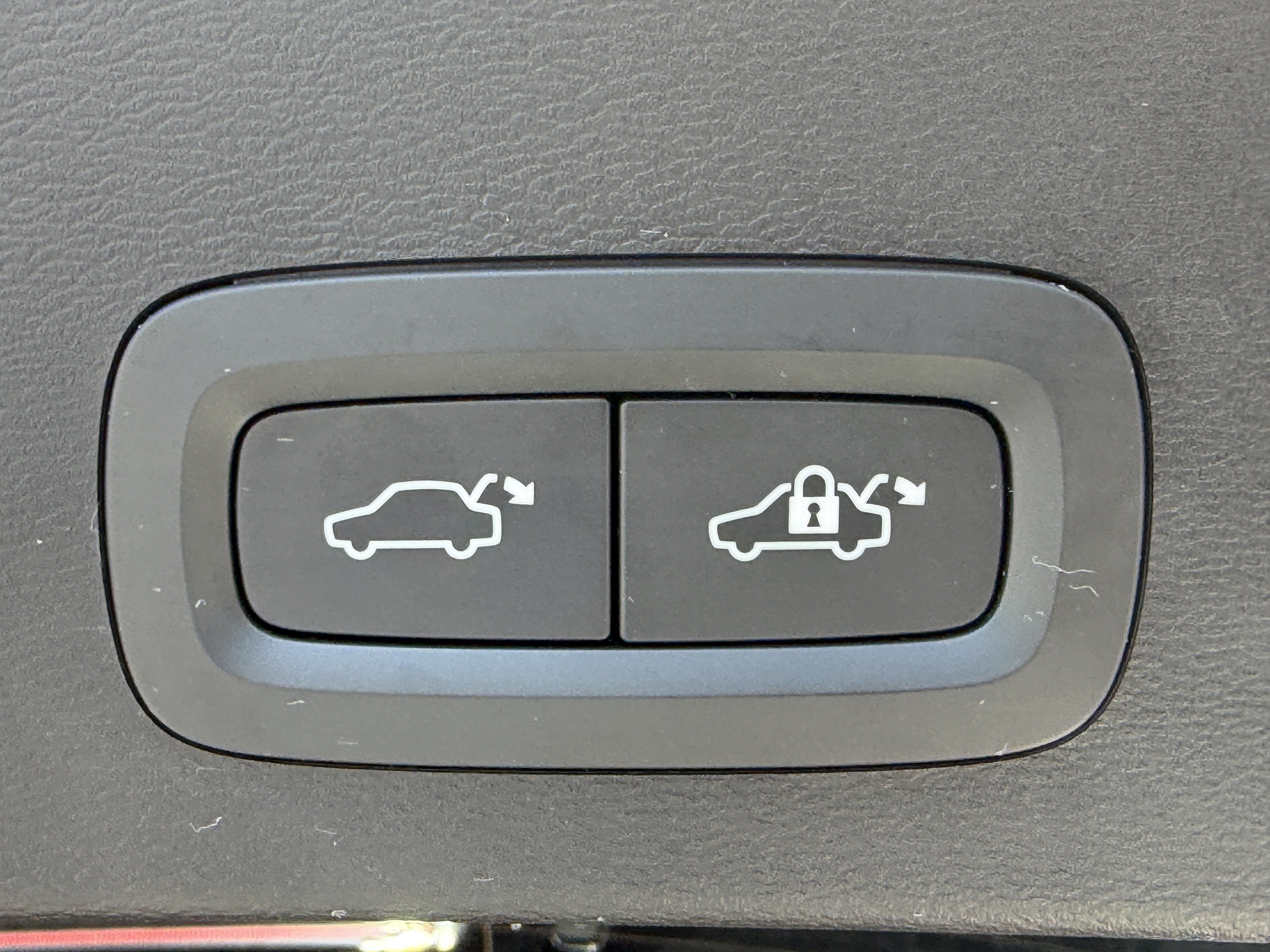 Certified 2024 Volvo XC40 B5 Core AWD/4WD image 13