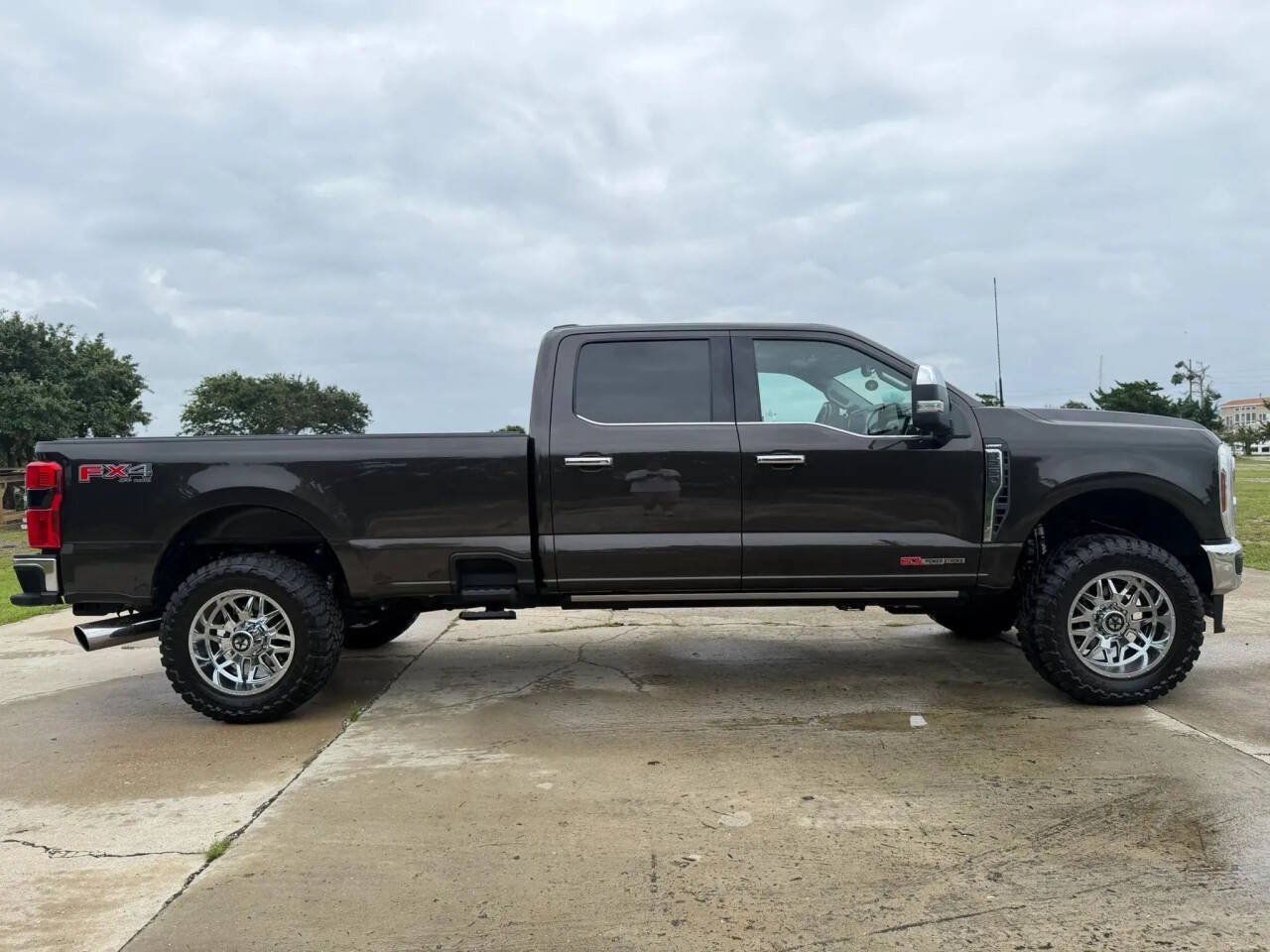 Used 2024 Ford F250 Lariat w/ Lariat Ultimate Package AWD/4WD image 2