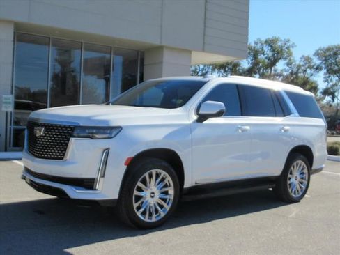 Used 2023 Cadillac Escalade Premium Luxury image 3