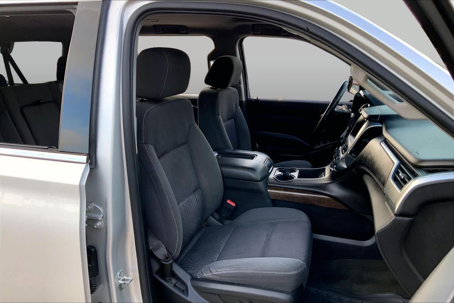 Used 2015 Chevrolet Suburban LS RWD image 9