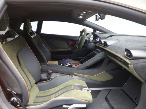 Used 2024 Lamborghini Huracan Sterrato image 20