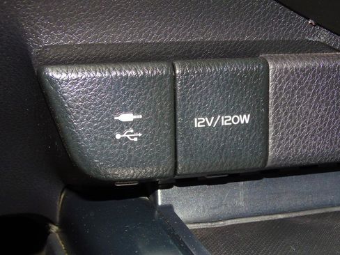 Used 2019 Toyota Camry SE w/ Carpet Mat Package image 25