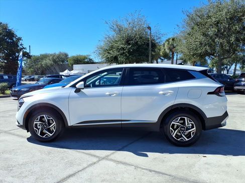 Used 2025 Kia Sportage LX image 4