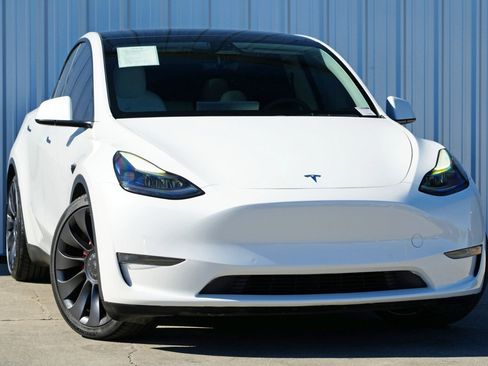 Used 2021 Tesla Model Y Performance image 4