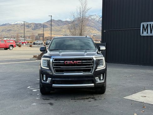 Used 2024 GMC Yukon XL SLT image 2
