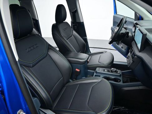 Used 2025 Ford Maverick Lobo image 19