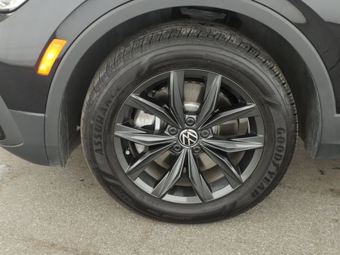 Used 2024 Volkswagen Tiguan SE image 9