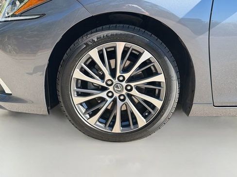 Used 2019 Lexus ES 300h w/ Premium Package image 39