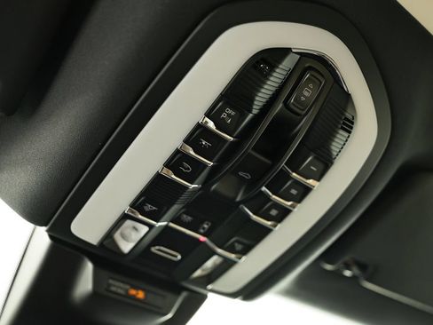 Certified 2026 Porsche Macan AWD/4WD image 42