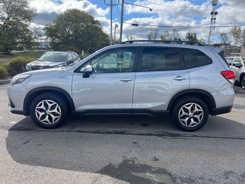 Used 2023 Subaru Forester Premium AWD/4WD image 2