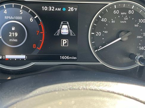 Certified 2025 Nissan Versa SR image 40