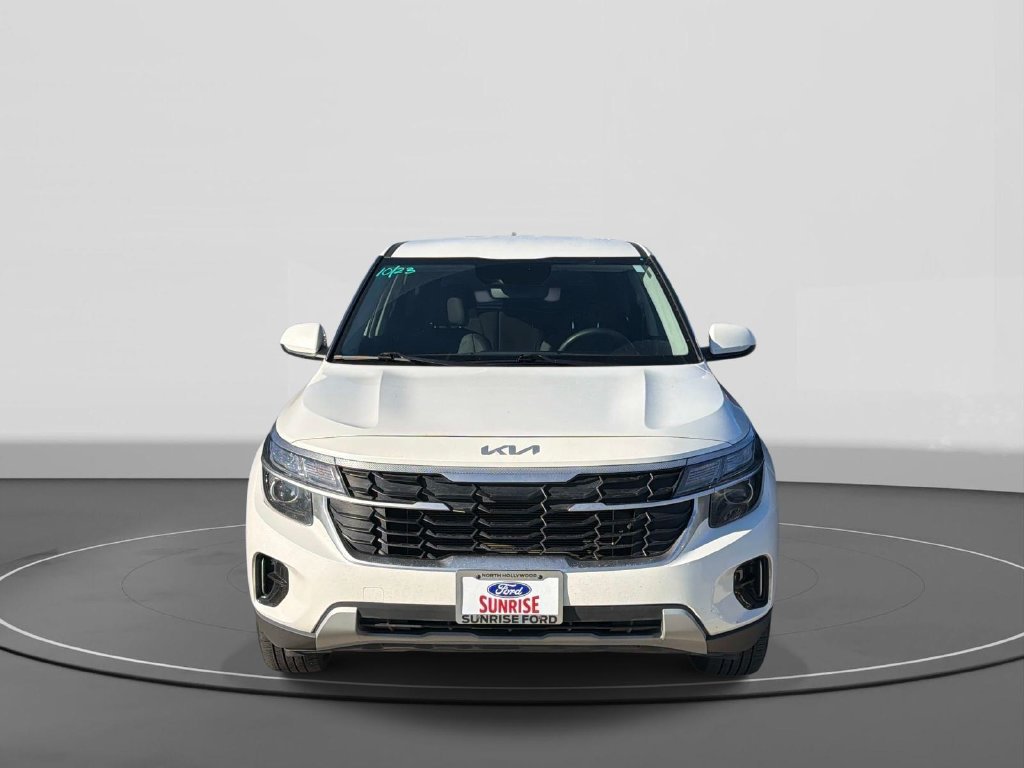 Used 2025 Kia Seltos LX AWD/4WD image 3