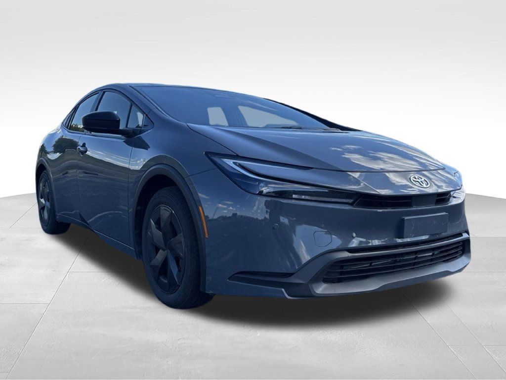 Used 2025 Toyota Prius LE FWD image 3
