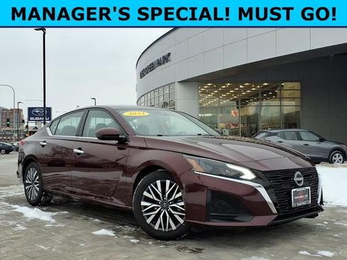 Used 2023 Nissan Altima 2.5 SV image 1