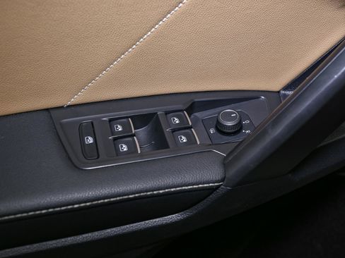 Certified 2022 Volkswagen Tiguan SE w/ Panoramic Sunroof Package image 44