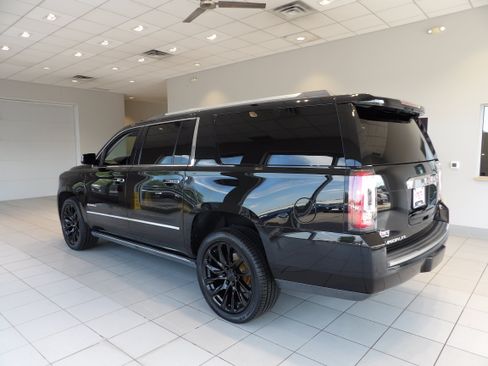 Used 2020 GMC Yukon XL Denali w/ Denali Ultimate Package AWD/4WD image 6