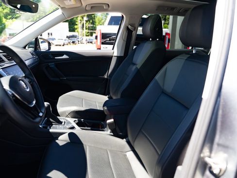 Used 2020 Volkswagen Tiguan SEL AWD/4WD image 16